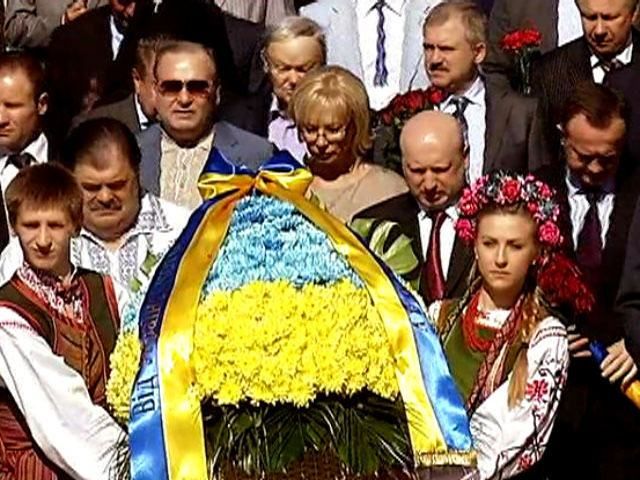 Сьогодні річниця перепоховання Шевченка: в Києві провели панахиду за упокій генія