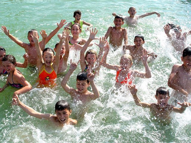 Попри складну ситуацію, дитячі табори на Донеччині функціонують Попри складну ситуацію, дитячі табори на Донеччині функціонують