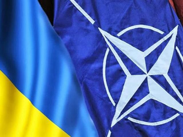 За вступление в НАТО - 44% украинцев, - "Контракты"