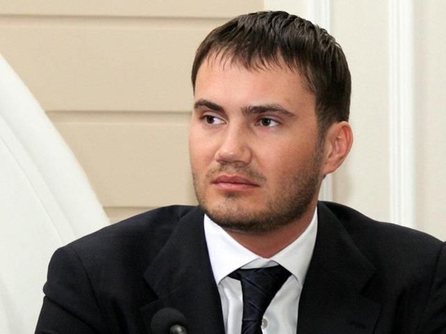 Син Януковича звинувачує Коломойського у розстрілі українських військових під Волновахою Син Януковича звинувачує Коломойського у розстрілі українських військових під Волновахою