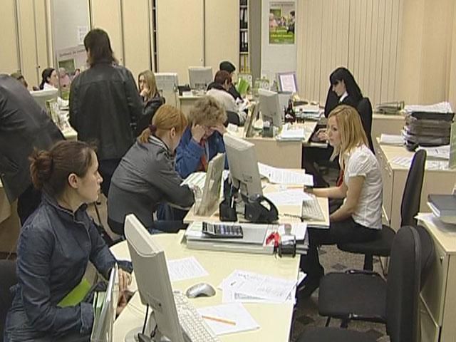 Українці перестали масово забирати гроші з банків Українці перестали масово забирати гроші з банків