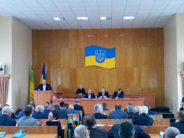 Луганська облрада звинуватила Київ у розпалюванні громадянської війни Луганська облрада звинуватила Київ у розпалюванні громадянської війни