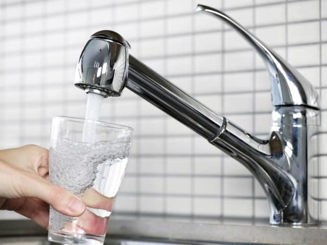 Україна підвищила ціну на воду для Криму в 50 разів Україна підвищила ціну на воду для Криму в 50 разів