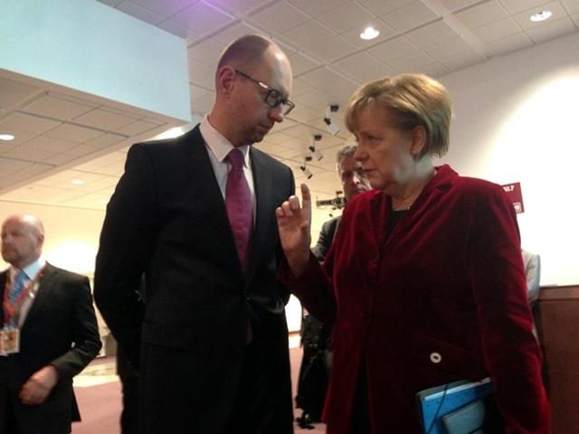 Меркель запросила Яценюка на вечерю Меркель запросила Яценюка на вечерю