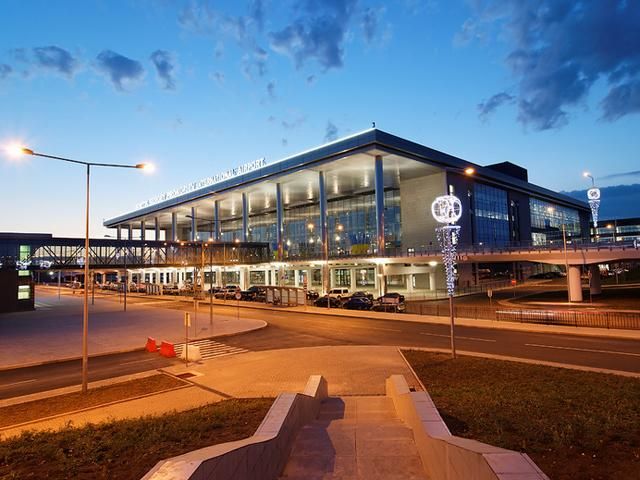 ЦИК перенесла 5 окружных избиркомов в Донецкий аэропорт ЦИК перенесла 5 окружных избиркомов в Донецкий аэропорт