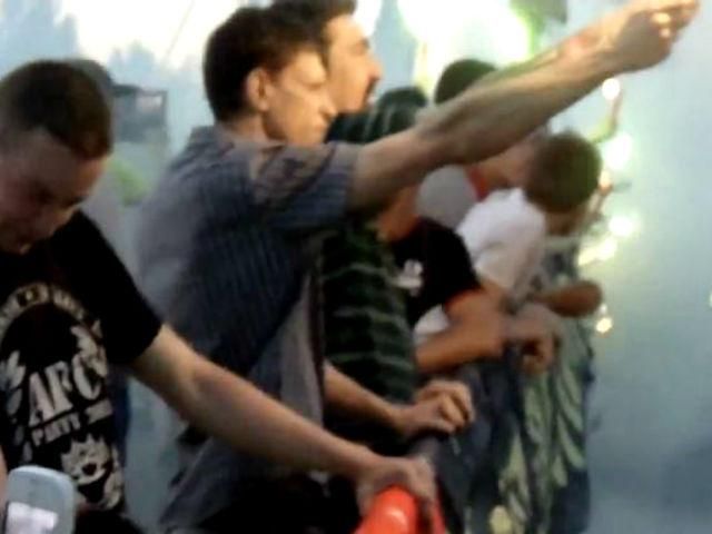 Видео дня: харьковские ультрас почтили память погибших украинских военных Видео дня: харьковские ультрас почтили память погибших украинских военных