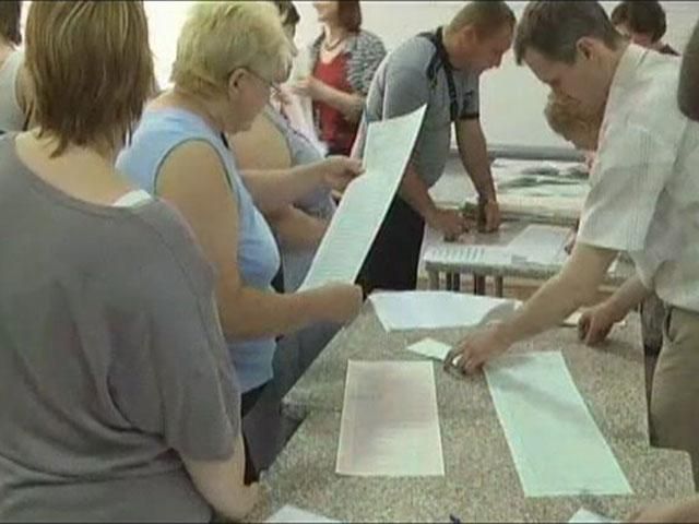Коктейлі молотова та терористи на дільницях – в Україні стартували президентські вибори