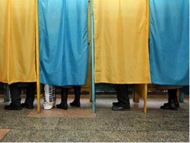 На Донбасі терористи зламали руку дівчині з виборчкому На Донбасі терористи зламали руку дівчині з виборчкому