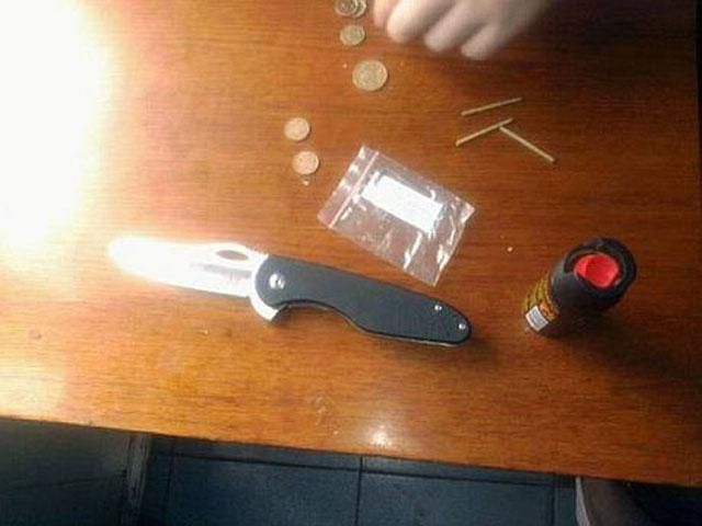 Міліція затримала підлітків зі зброєю на проросійському мітингу в Харкові Міліція затримала підлітків зі зброєю на проросійському мітингу в Харкові