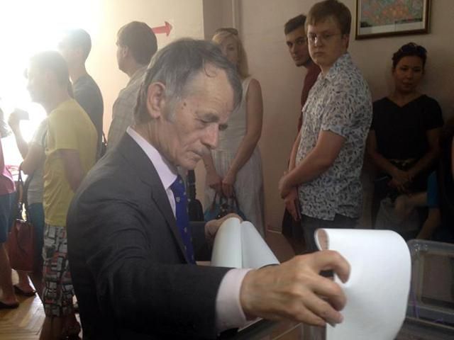Джемилев проголосовал в Киеве (Фото)