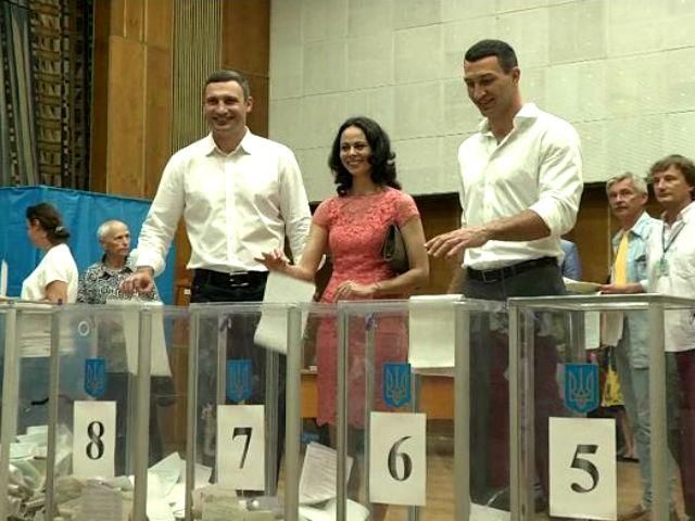 Голосование известных политиков в одном видеоролике Голосование известных политиков в одном видеоролике