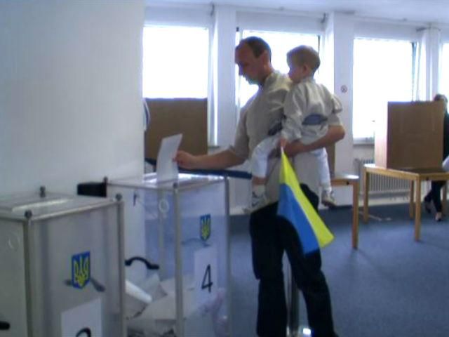Голосування за кордоном: українці у Польщі показали рекордну явку на виборах