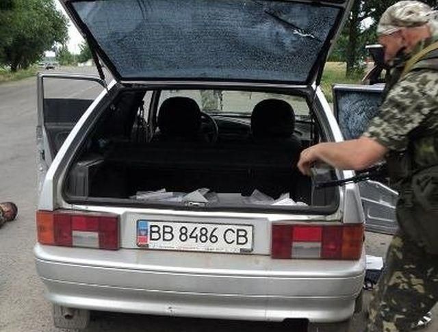 Затримали бойовиків, які нападали на виборчі дільниці Луганщини (Фото) Затримали бойовиків, які нападали на виборчі дільниці Луганщини (Фото)