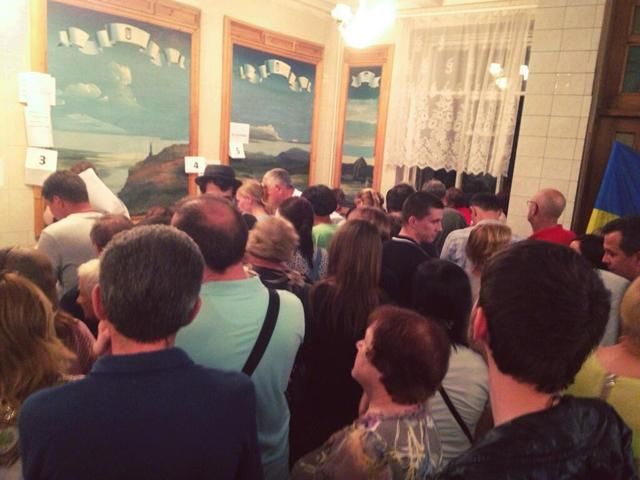 В Киеве некоторые участки продолжили работу (Фото) В Киеве некоторые участки продолжили работу (Фото)