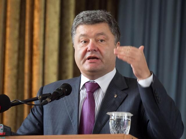 Сейчас могу сказать, когда ездил на Луганщину, мою машину обстреляли, — Порошенко Сейчас могу сказать, когда ездил на Луганщину, мою машину обстреляли, — Порошенко