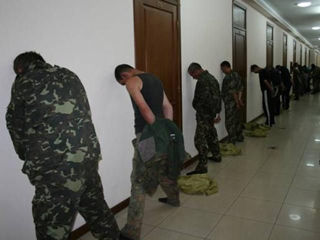 Правоохоронці затримали на Луганщині 13 терористів (Фото. Відео) Правоохоронці затримали на Луганщині 13 терористів (Фото. Відео)