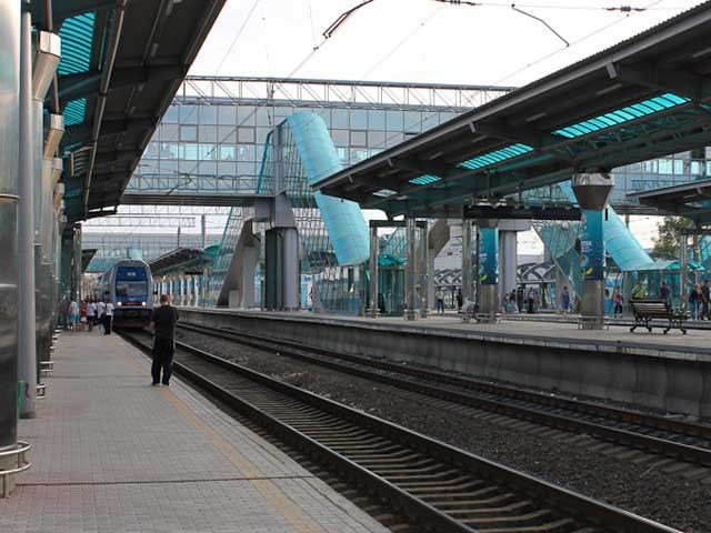 У Донецьку біля залізничного вокзалу розстріляли паркувальника (Фото) У Донецьку біля залізничного вокзалу розстріляли паркувальника (Фото)