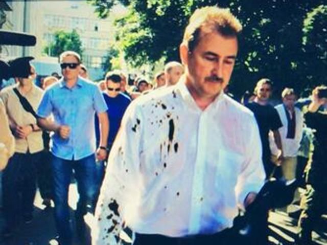 Попова облили йодом і спиртом (Фото) (Відео) Попова облили йодом і спиртом (Фото) (Відео)