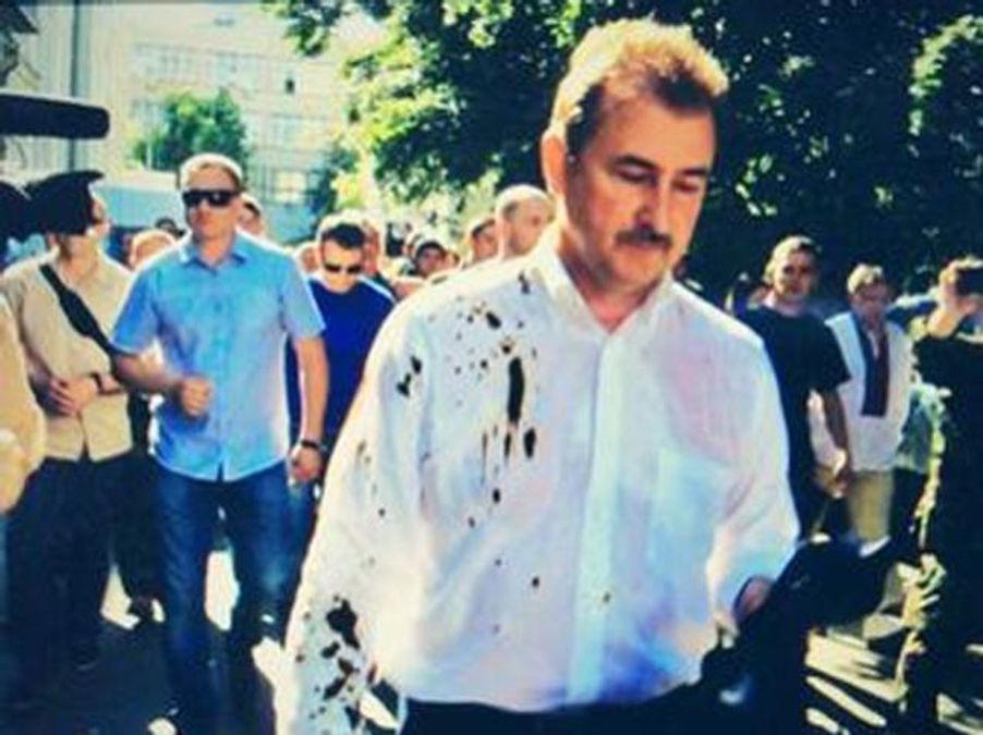 Попова облили йодом и спиртом (Фото) (Видео) Попова облили йодом и спиртом (Фото) (Видео)