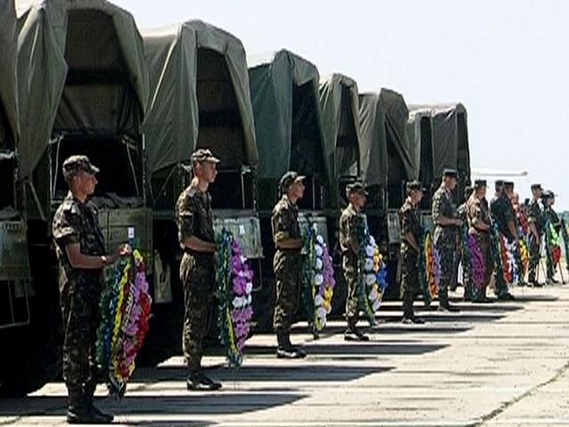 Тіла загиблих під Волновахою доставили у Рівне Тіла загиблих під Волновахою доставили у Рівне