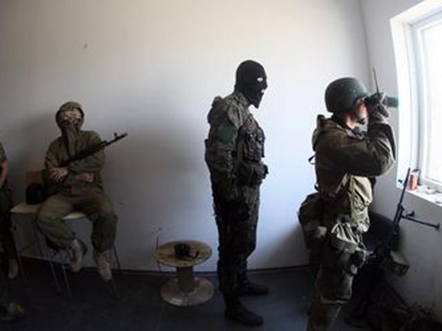 Терористи відпустили двох журналістів Терористи відпустили двох журналістів