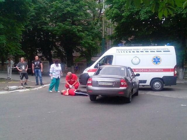 В Мариуполе неизвестные обстреляли автомобиль — есть раненый