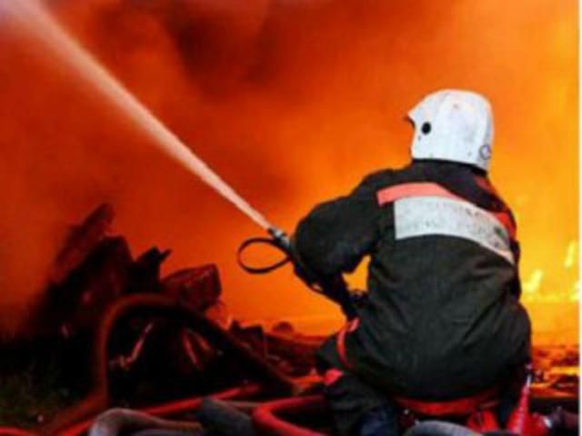 В Донецке горит дворец спорта (Фото. Видео)
