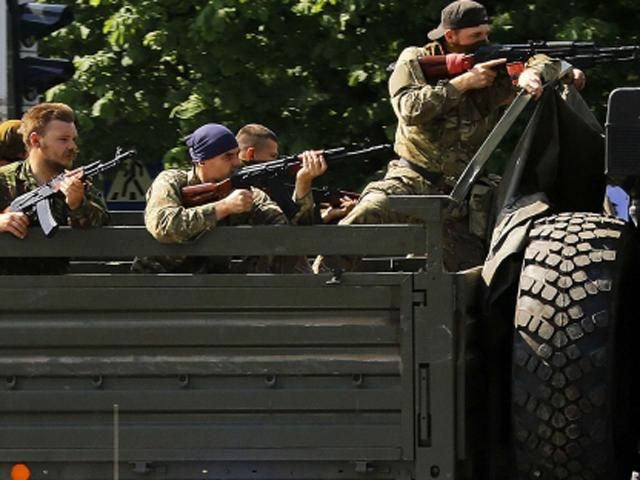На Донеччині терористи розстріляли вантажівки, є жертви, — ЗМІ