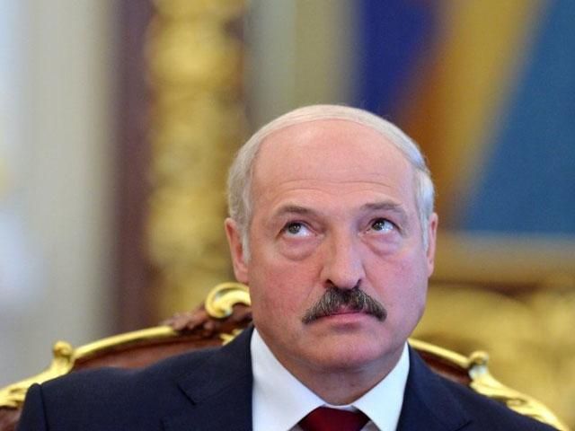 Лукашенко напомнил Порошенко о "традиции дружбы"