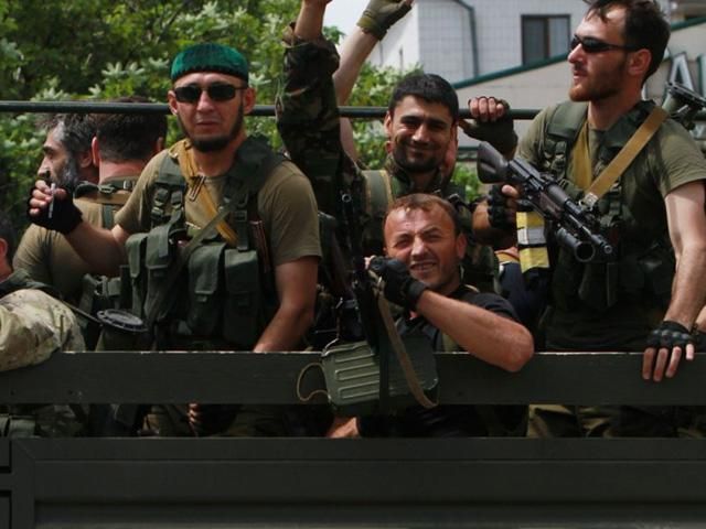 Чеченці отримують по 300 доларів в день за війну на Донбасі Чеченці отримують по 300 доларів в день за війну на Донбасі