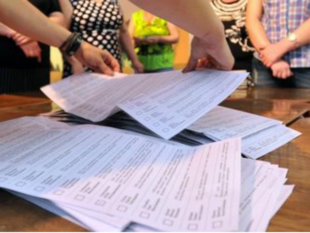 ЦИК приняла последний на сегодня оригинал протокола ЦИК приняла последний на сегодня оригинал протокола