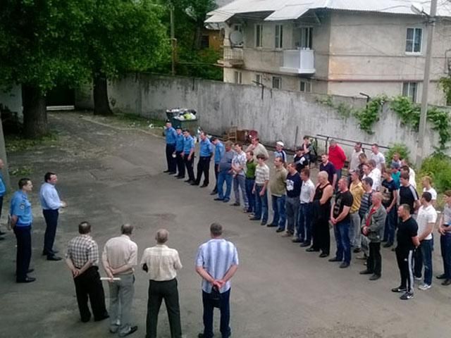 У Донецьку шахтарі допомагають міліціонерам охороняти громадський порядок (Фото)