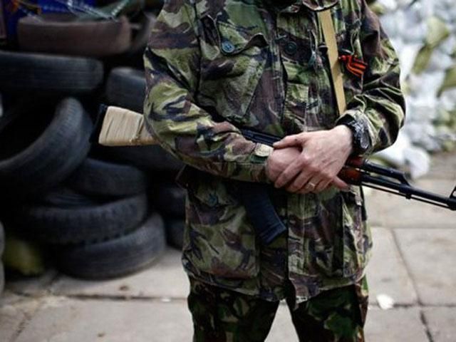 У Луганську йде бій у військовій частині, є жертви з обох боків У Луганську йде бій у військовій частині, є жертви з обох боків