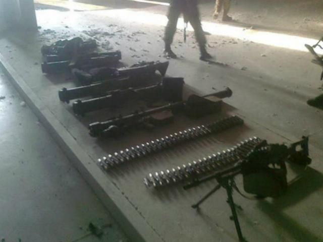   В Донецком аэропорту нашли оружие из России (Фото)