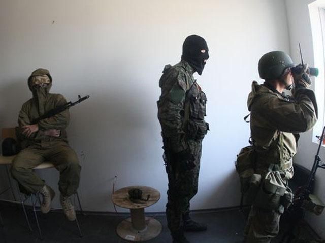 Терористи відпустили з полону кількох членів дільничих комісій Терористи відпустили з полону кількох членів дільничих комісій