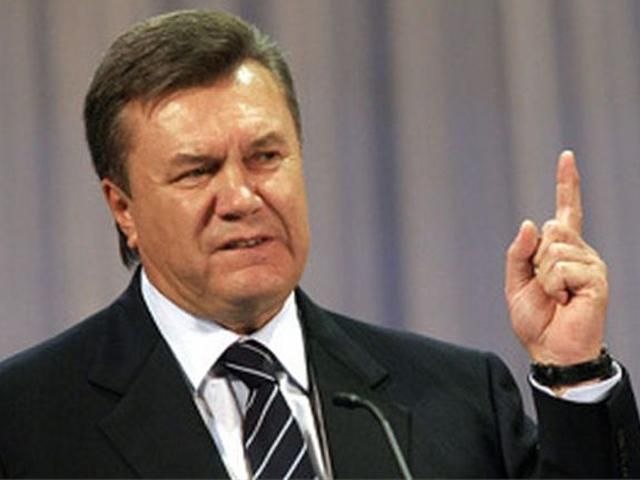 Порошенко начал путь президента с "кровавого смертоносного фейерверка", — Янукович