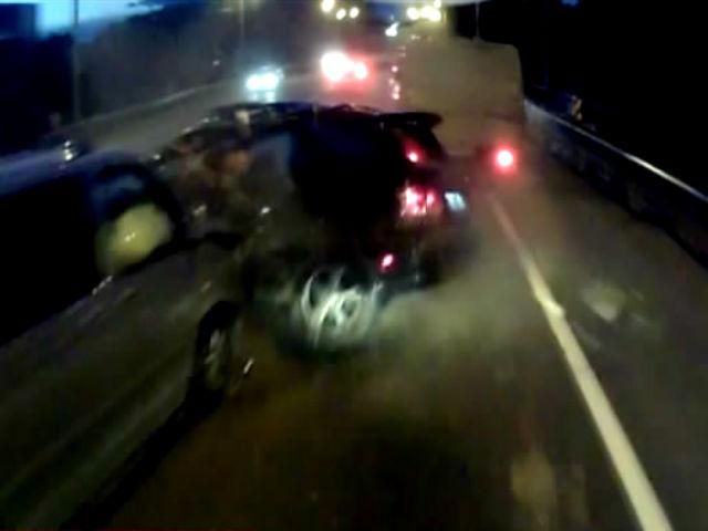 Ефект свідка. Нетверезий водій "Лексуса" влаштував масову ДТП Ефект свідка. Нетверезий водій "Лексуса" влаштував масову ДТП