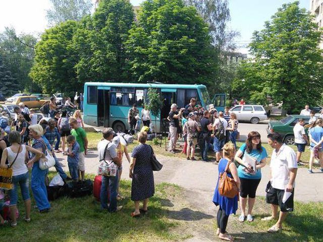 Фото дня: Дітей евакуюють із Слов'янська
