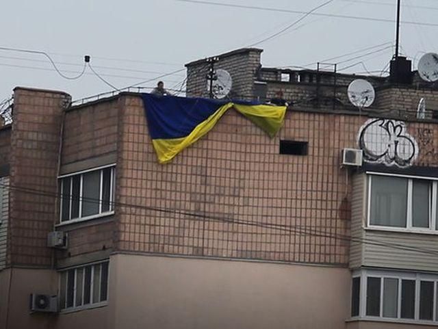 В Луганске перед самым носом у террористов вывесили флаг Украины (Фото)