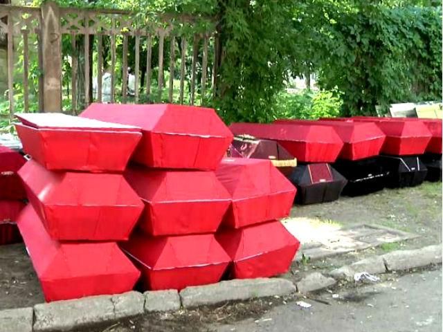 Цена терроризма. В Россию десятками вывозят гробы с убитыми боевиками Цена терроризма. В Россию десятками вывозят гробы с убитыми боевиками