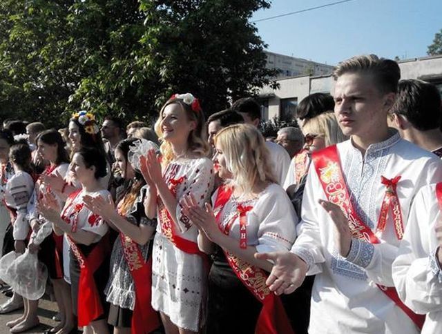 У Криму школярам виставили російські оцінки в українські табелі 