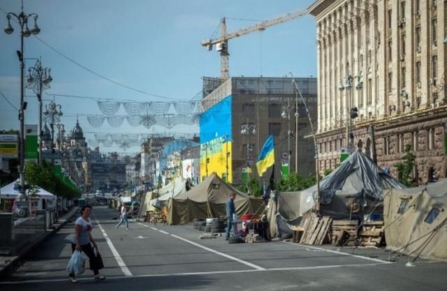 Майдан будут разбирать в День Киева, — сотник