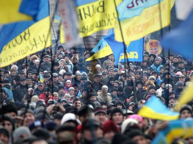 Украинцы вызывают министров на Майдан