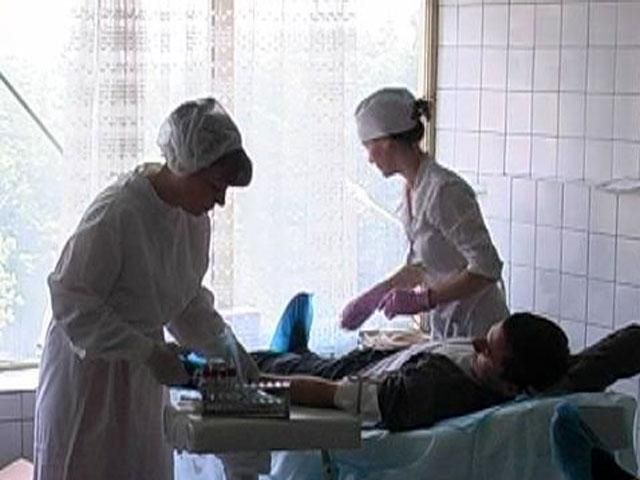 Дніпропетровці масово здають кров для поранених військових Дніпропетровці масово здають кров для поранених військових