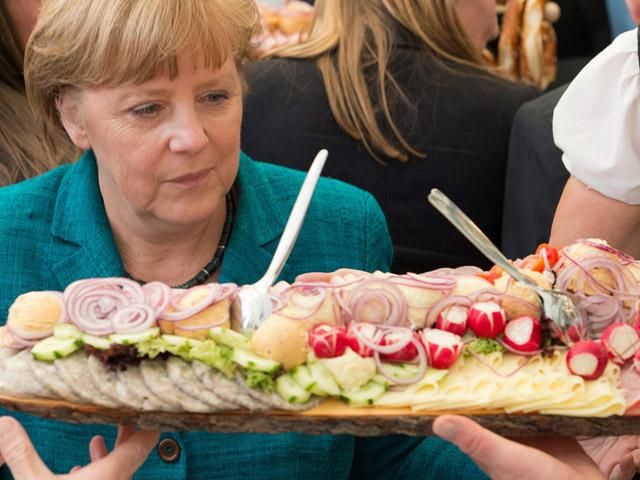Меркель запросила Порошенка в Берлін