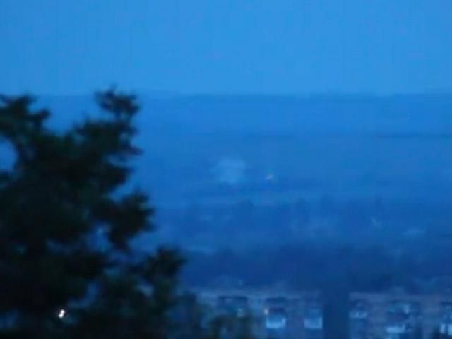 Террористы в Славянске ведут беспорядочный огонь из артустановки НОНА Террористы в Славянске ведут беспорядочный огонь из артустановки НОНА