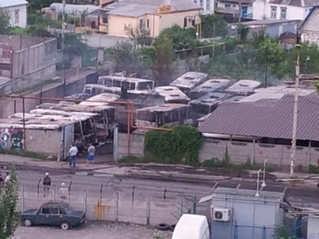 В Днепропетровске сгорели 18 автобусов "правой руки" Царева, - Филатов