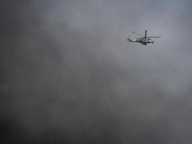 В Славянске вертолеты обстреливают блокпосты сепаратистов В Славянске вертолеты обстреливают блокпосты сепаратистов