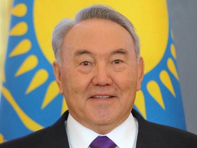 Президент Казахстану привітав Порошенка з перемогою на виборах