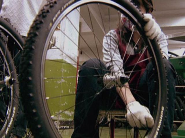 Изготовление велосипедов началось с машины для ходьбы Изготовление велосипедов началось с машины для ходьбы